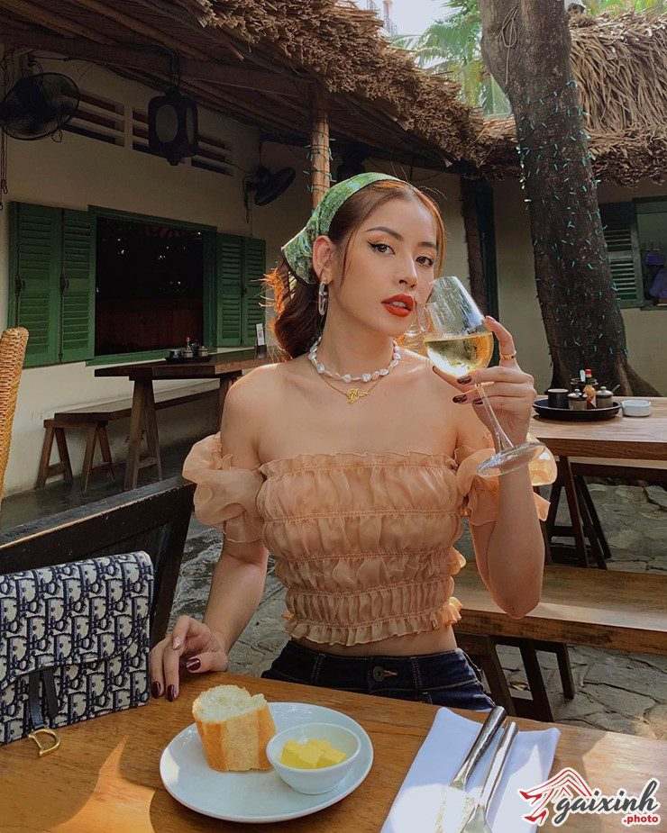 Gái Xinh Mặc Áo Trễ Vai chi pu mặt áo trể vai