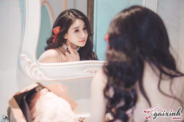 anh chup truoc guong che mat nu toc dai 02