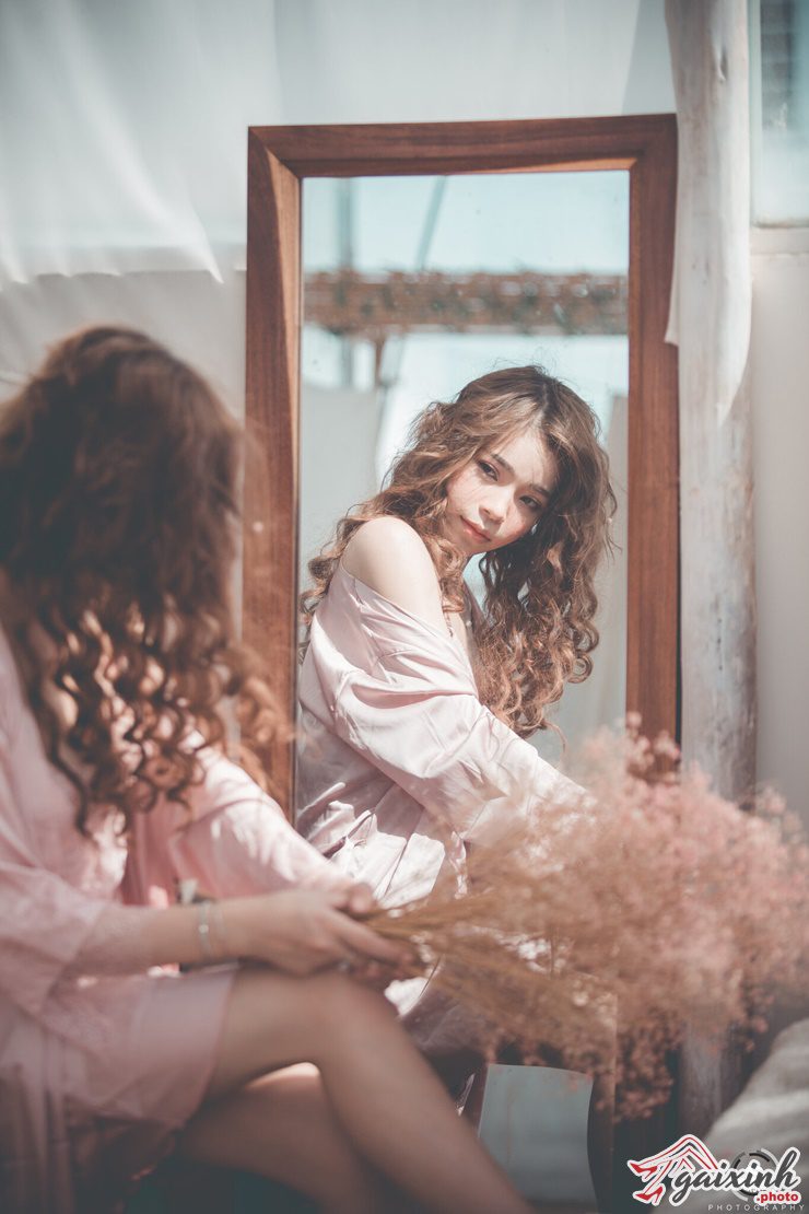 anh chup truoc guong che mat nu toc dai 03