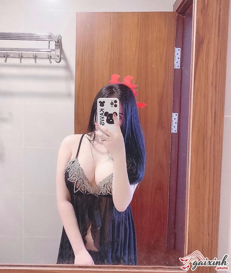 anh chup truoc guong che mat nu toc dai 07