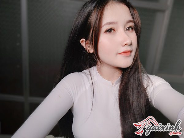 Người Con Gái Đẹp Mặc Chiếc Áo Dài người con gái đẹp mặc chiếc áo dài