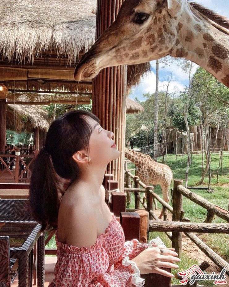 Gái Xinh Mặc Áo Trễ Vai girl xinh mặc áo trễ vai gợi cảm