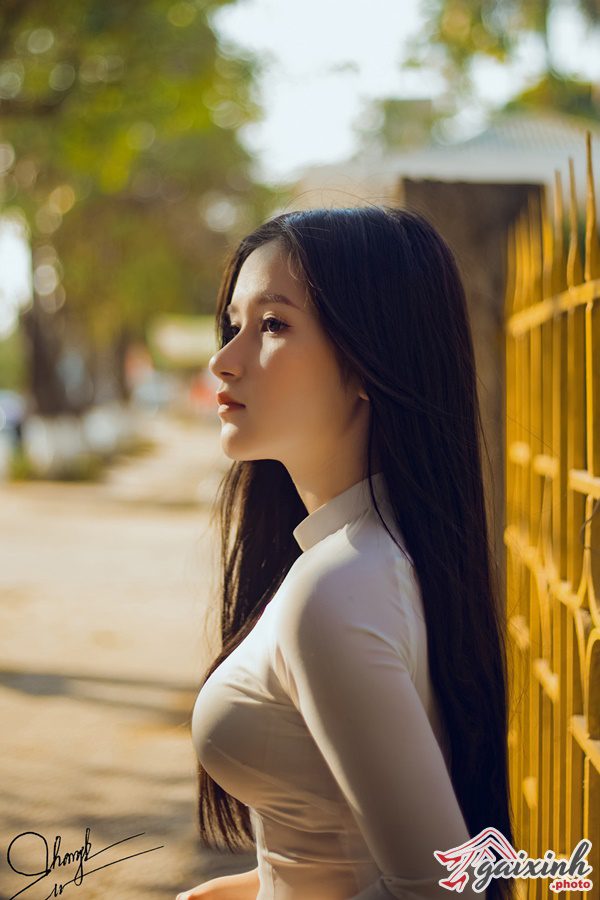 Người Con Gái Đẹp Mặc Chiếc Áo Dài những cô gái mặc áo dài đẹp