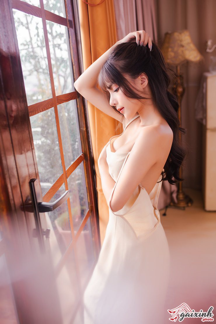 Gái Mặc Áo 2 Dây anh gai mac ao 2 day che mat 01