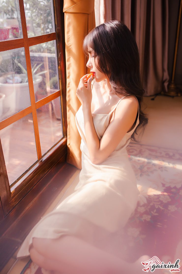 Gái Mặc Áo 2 Dây anh gai mac ao 2 day che mat 09