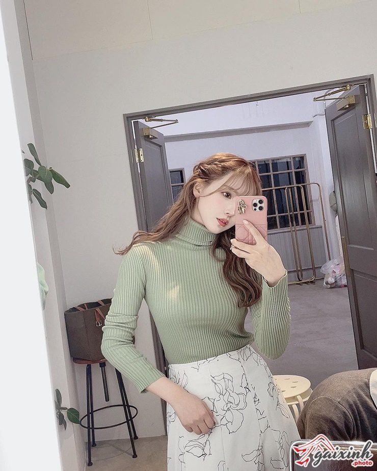 anh gai xinh chup truoc guong 12