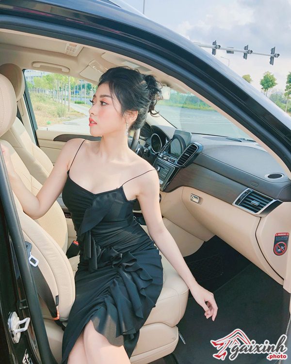 ảnh gái xinh đeo mắt kính