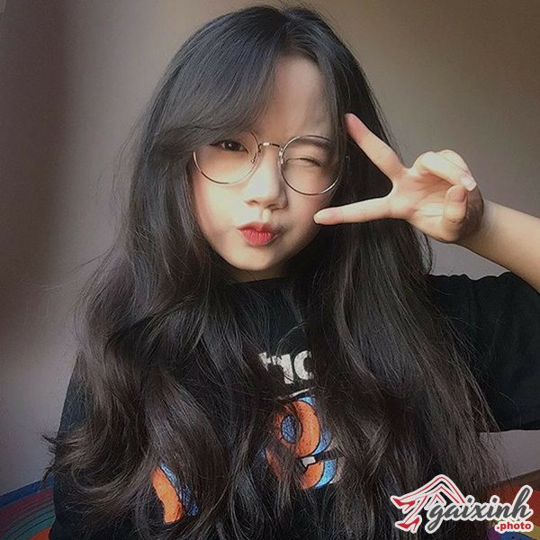 Ảnh Con Gái ảnh gái xinh tóc dài đeo kính