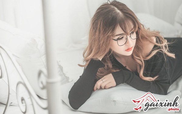 Ảnh Gái Xinh Đeo Mắt Kính ảnh gái xinh tóc dài đeo kính