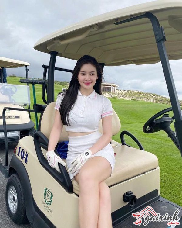 Ảnh Gái Hot Girl ảnh gái xinh tóc dài đeo kính che mặt