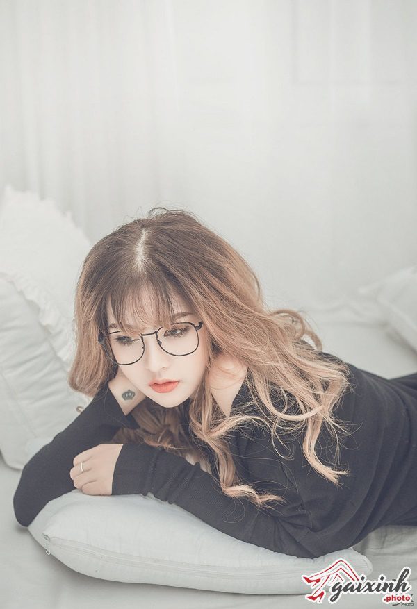 Ảnh Gái Xinh Đeo Mắt Kính ảnh gái xinh tóc dài đeo kính che mặt