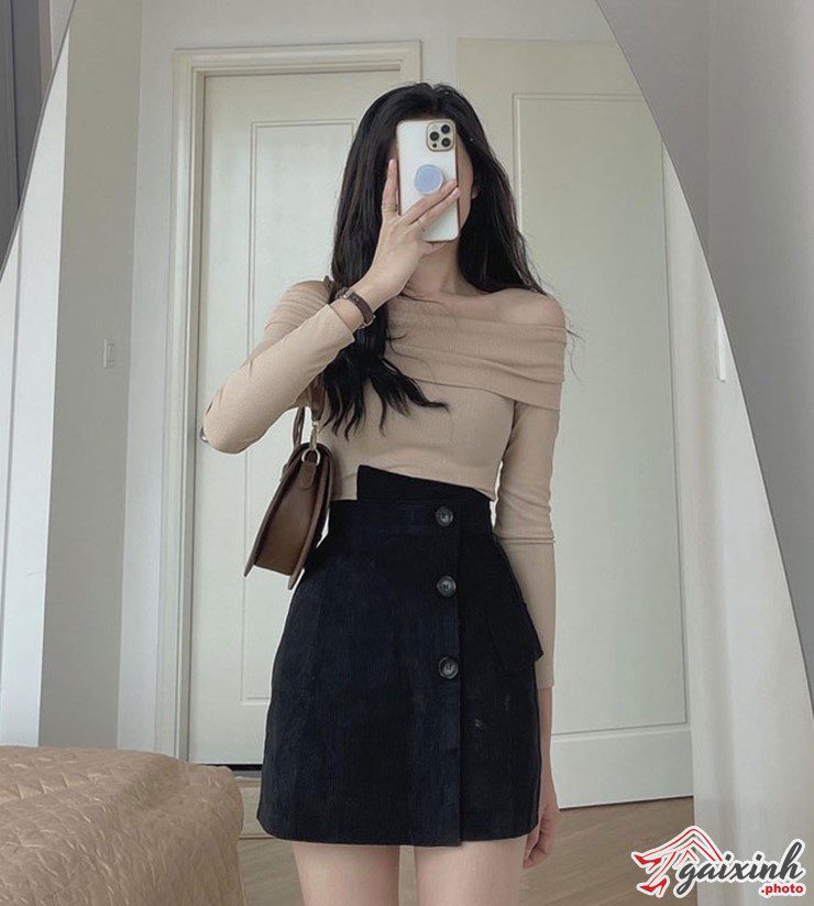 Gái Xinh Mặc Áo Trễ Vai ảnh hở vai che mặt