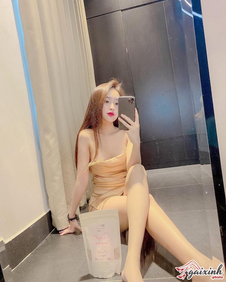 anh mac ao 2 day chup truoc guong 03