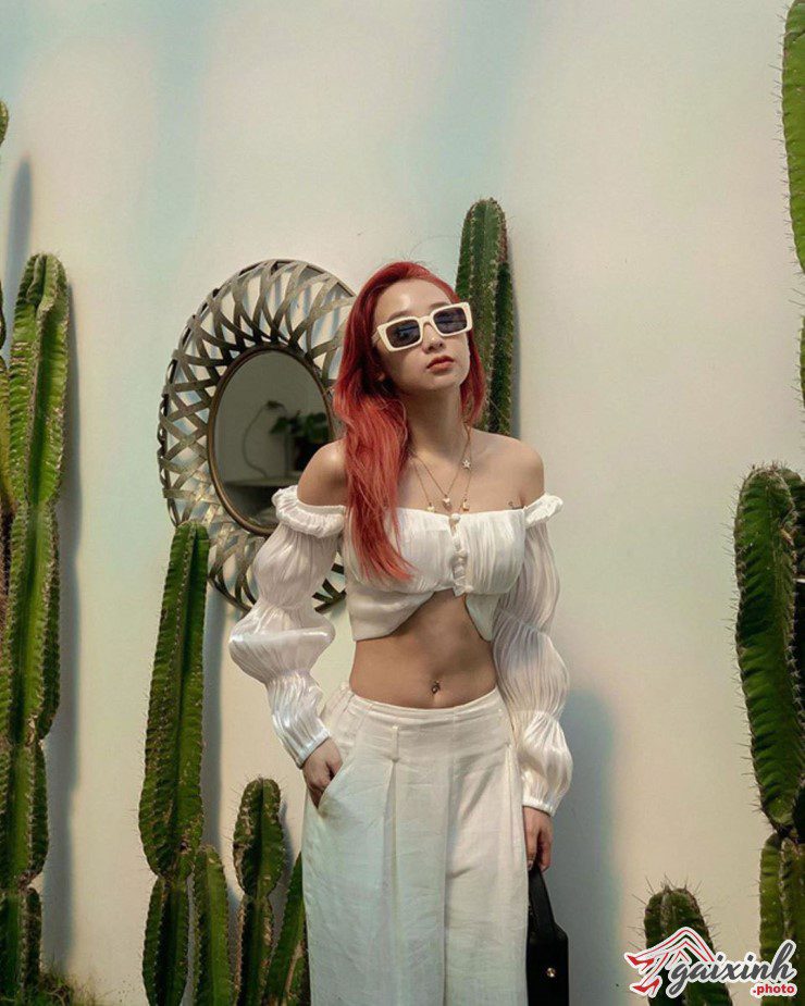 Gái Xinh Mặc Áo Trễ Vai hình gái xinh vai rộng mặt áo trể vai