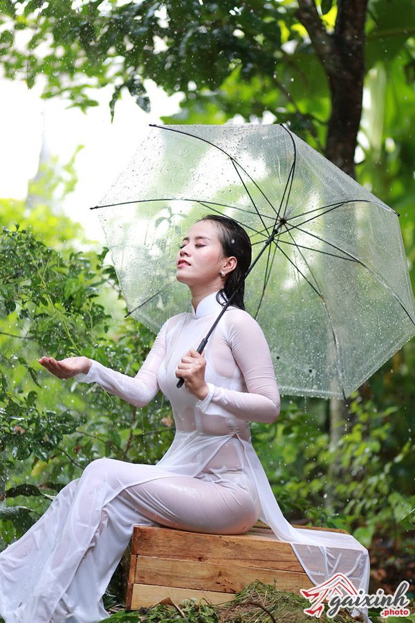 Ao Dai Uot Mua áo dài mỏng ướt mưa