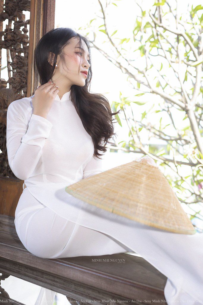 áo dài trắng mỏng sexy