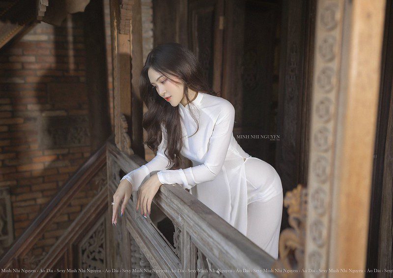 áo dài trắng mỏng sexy
