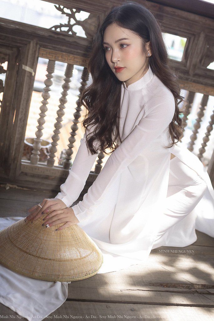 áo dài trắng mỏng sexy