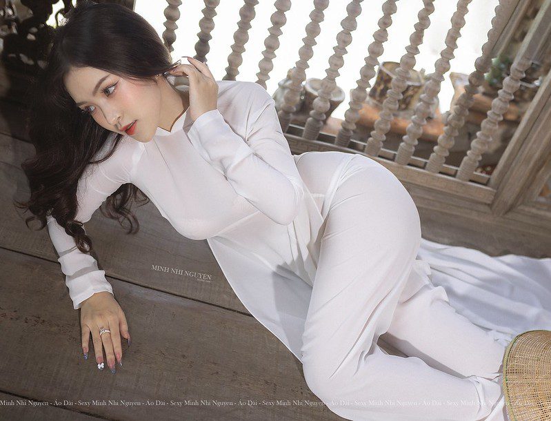 áo dài trắng mỏng sexy