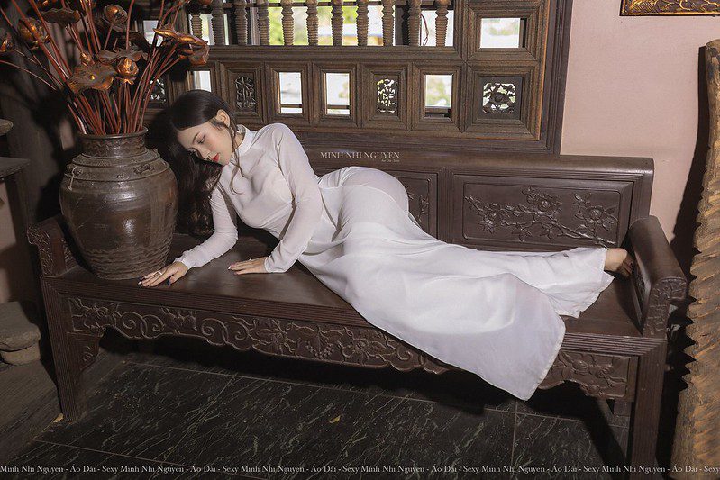 áo dài trắng mỏng sexy