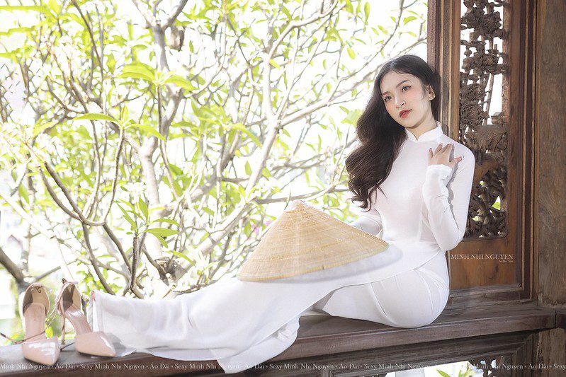 áo dài trắng mỏng sexy