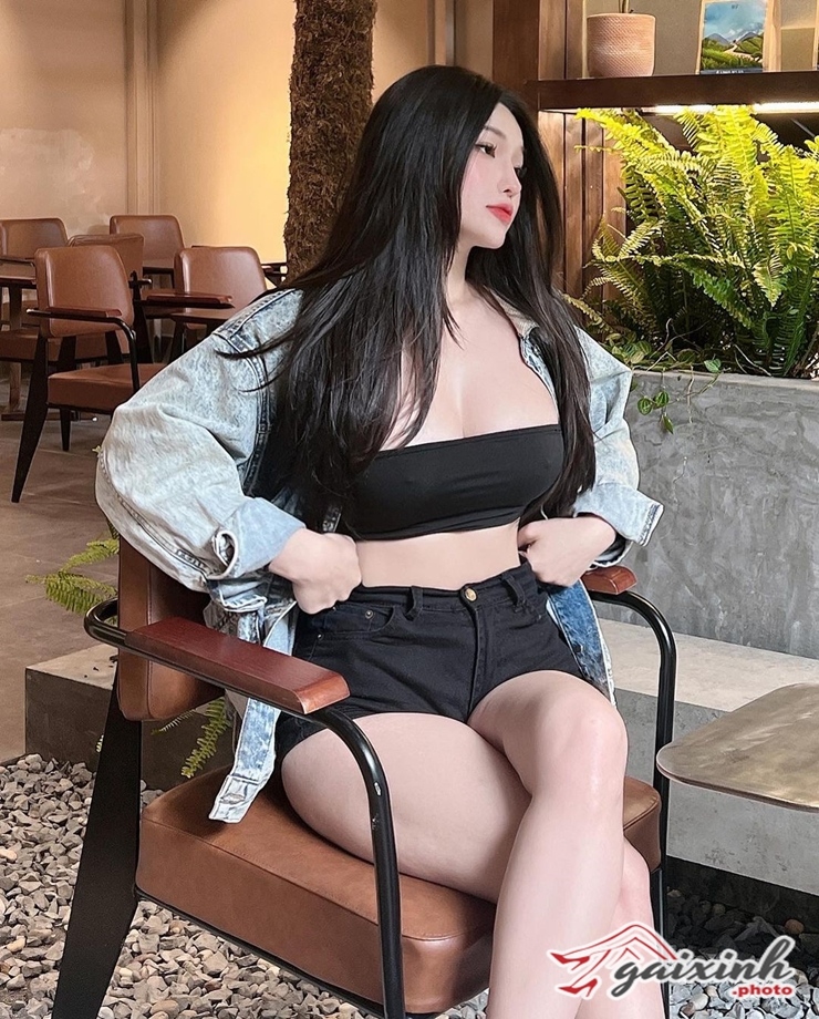 bat gai xinh coi het quan ao lot