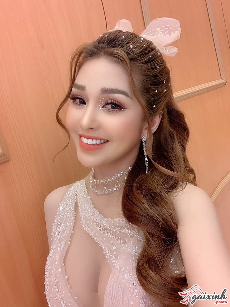 Ảnh Con Gái Hở Hang gai dep ho hang