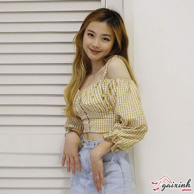 Gái Xinh Mặc Áo Trễ Vai girl xinh tóc dài mặc áo trễ vai