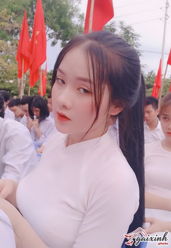 Người Con Gái Đẹp Mặc Chiếc Áo Dài gái đẹp mặc áo dài mỏng