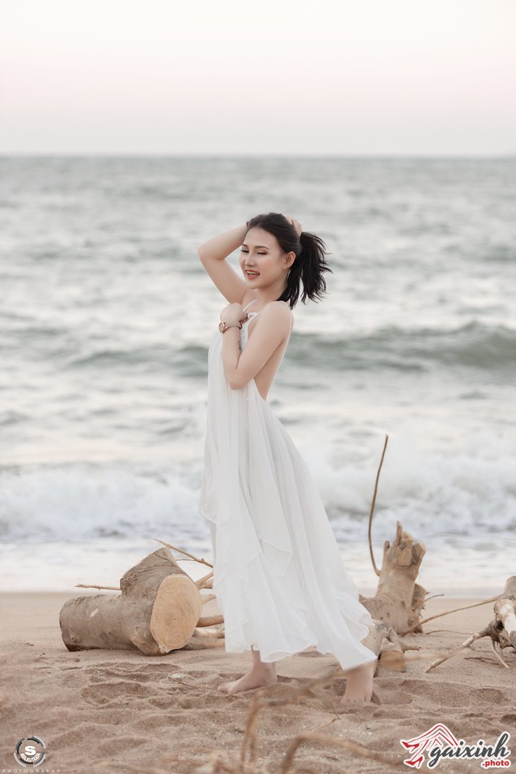 Gái Mặc Áo 2 Dây gai xinh mac ao 2 day 12