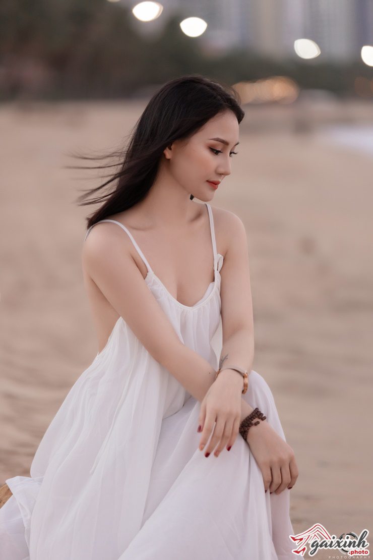 Gái Mặc Áo 2 Dây gai xinh mac ao 2 day 12k