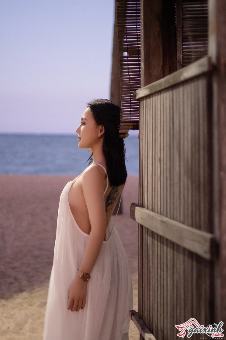 Gái Mặc Áo 2 Dây gai xinh mac ao 2 day 12l