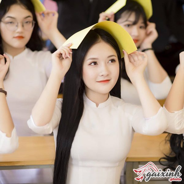 Người Con Gái Đẹp Mặc Chiếc Áo Dài gái mặc áo dài đẹp