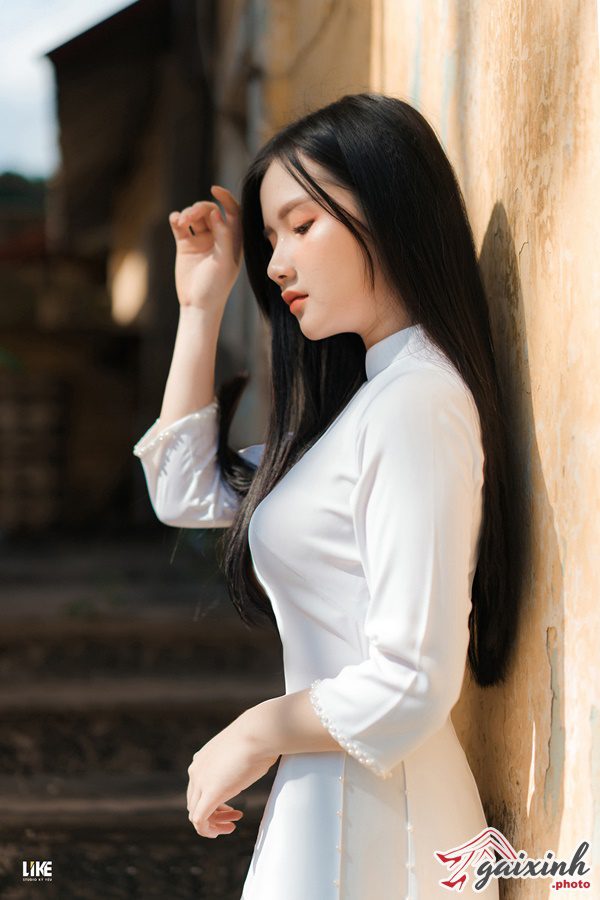 Người Con Gái Đẹp Mặc Chiếc Áo Dài gái xinh mặc áo dài mỏng