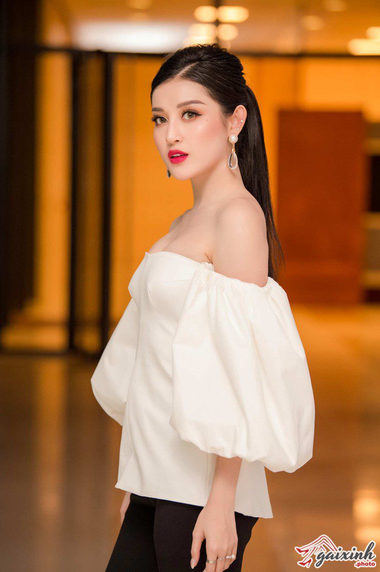 Gái Xinh Mặc Áo Trễ Vai ảnh con gái mặc áo trễ vai xinh