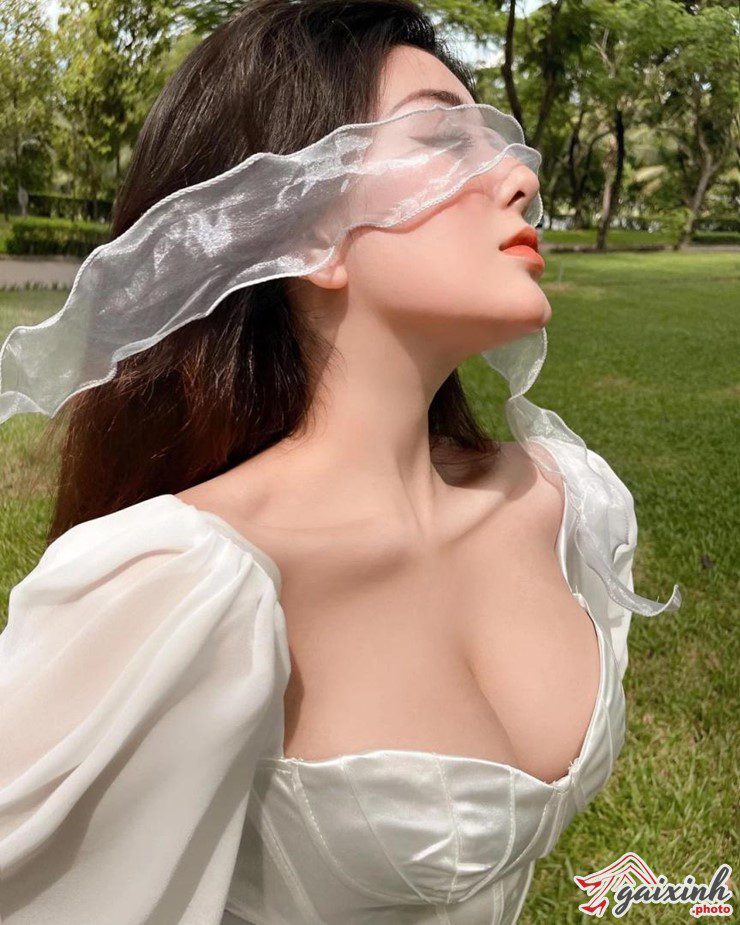 Gái Xinh Mặc Áo Trễ Vai gái xinh mặc áo trễ vai