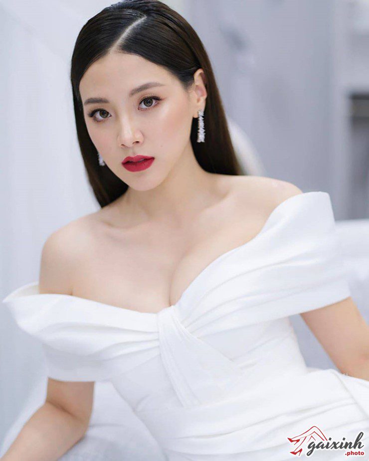 Gái Xinh Mặc Áo Trễ Vai ảnh con gái mặc áo trễ vai xinh