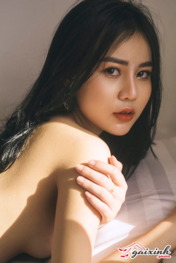 gai xinh nguc bu thu dam