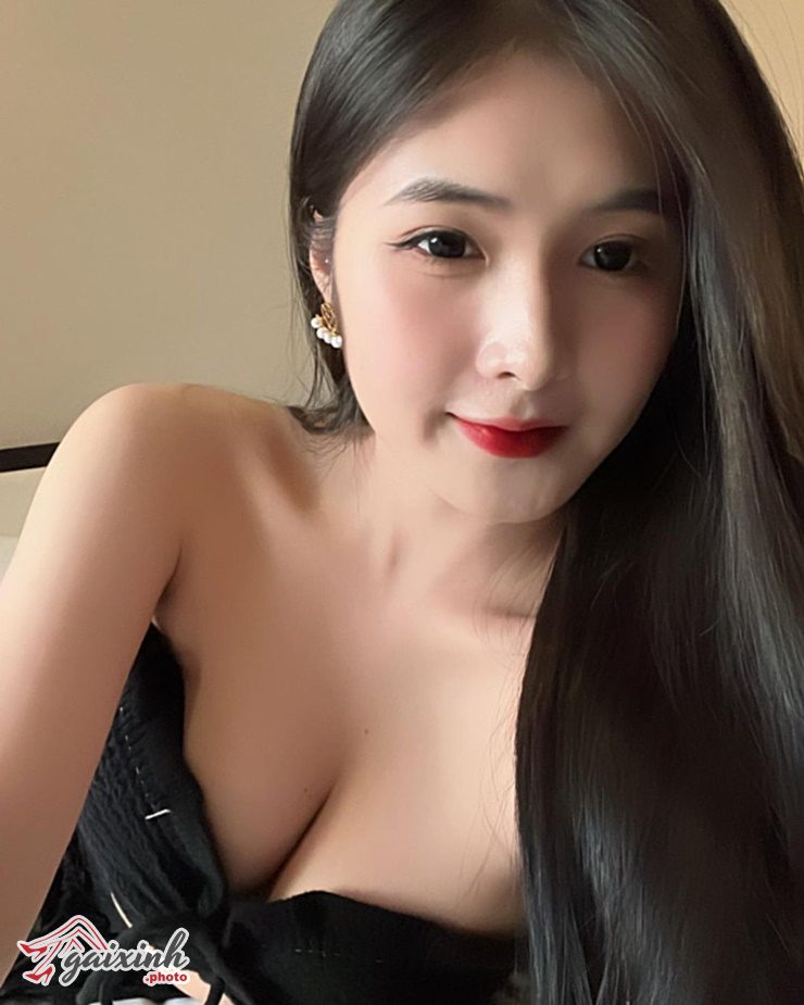 Vú Quỳnh Alee gấm kami quỳnh alee xem bóng đá