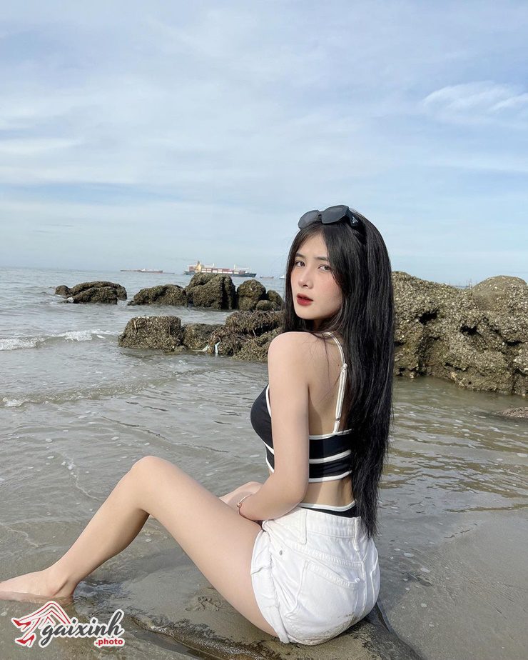 Vú Quỳnh Alee gấm kami và quỳnh alee