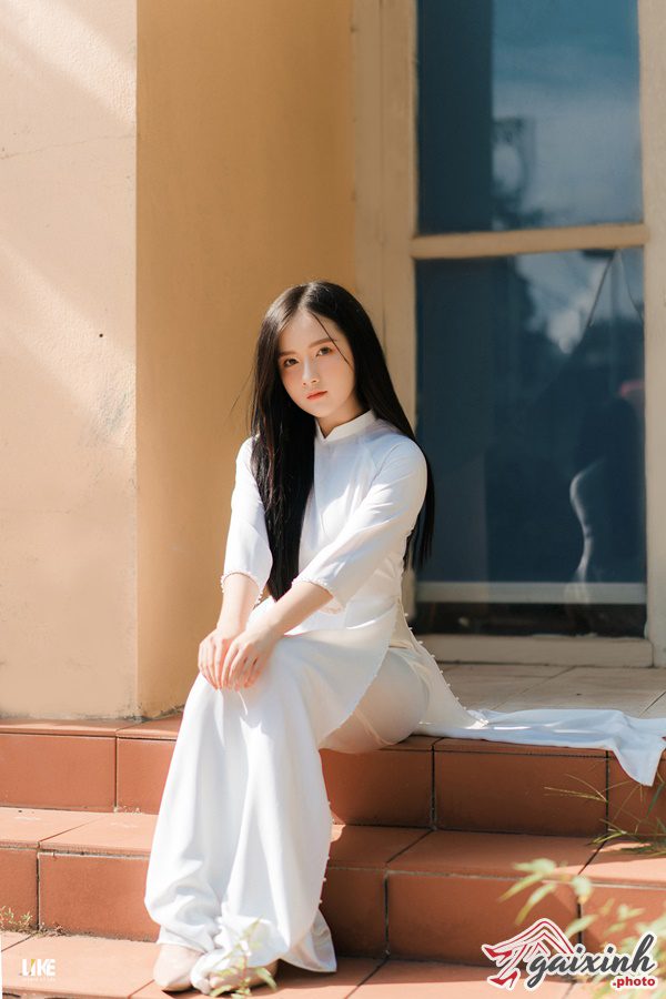 Người Con Gái Đẹp Mặc Chiếc Áo Dài gái xinh mặc áo dài trắng