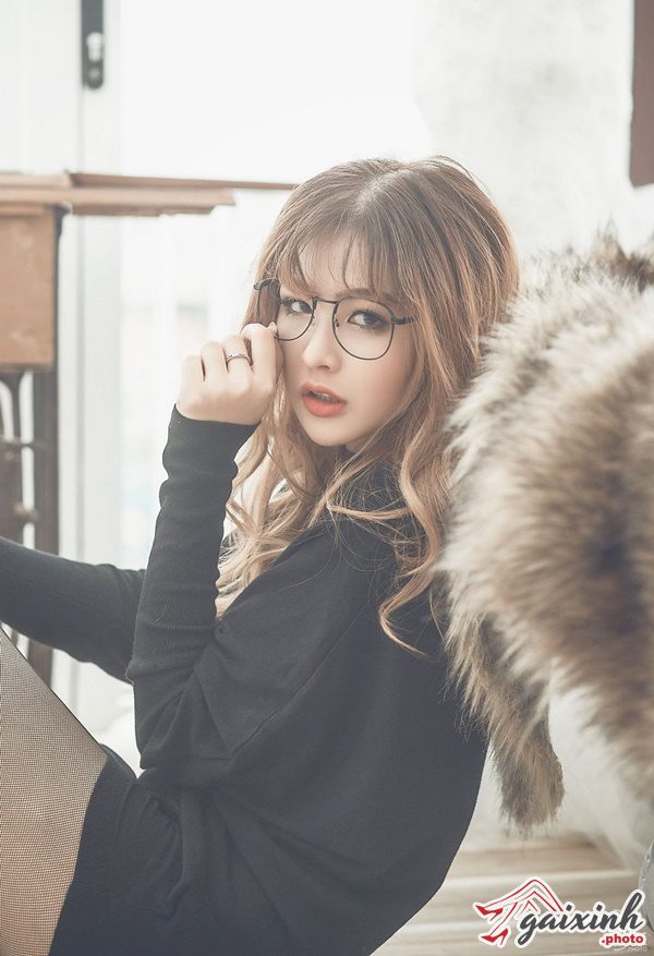 Ảnh Gái Xinh Đeo Mắt Kính hình cô gái đeo mắt kính