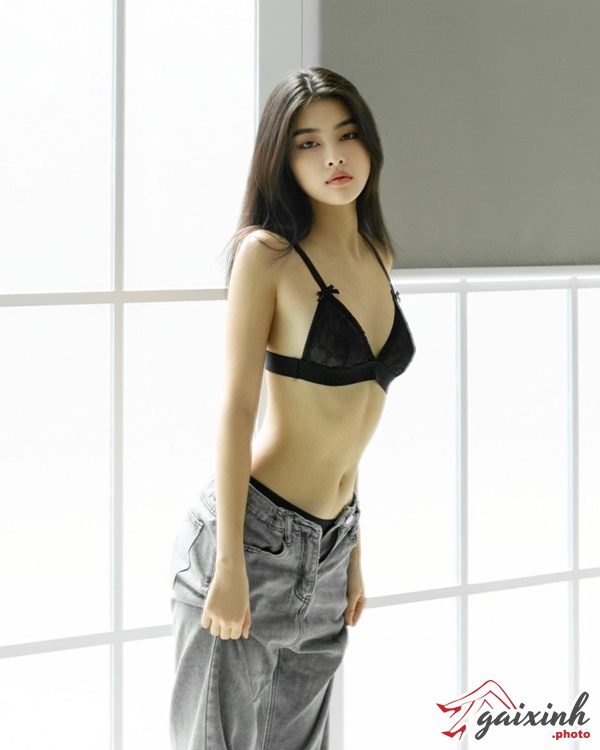 hình gái xinh đeo mắt kính