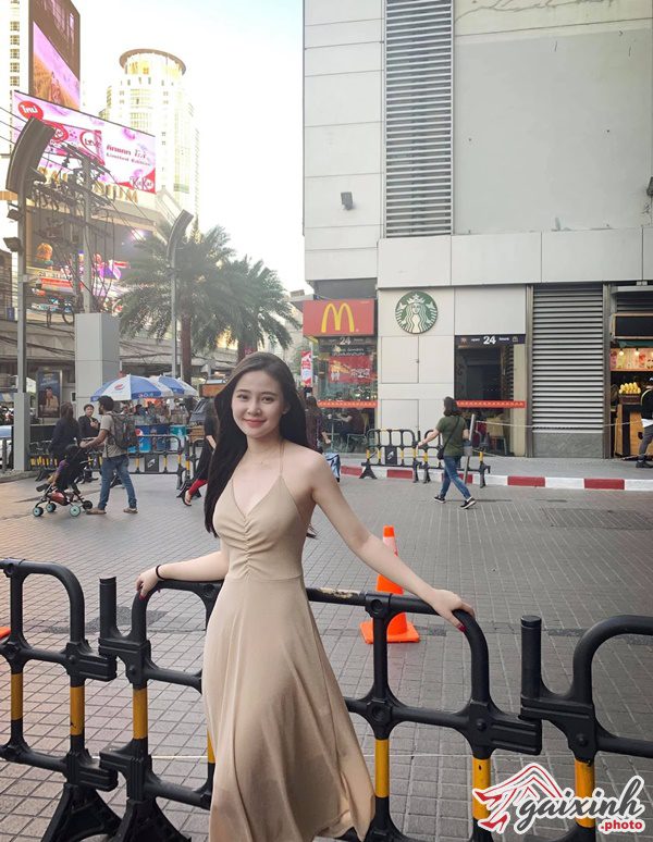 Ảnh Gái Hot Girl hình gái xinh đeo mắt kính tóc dài