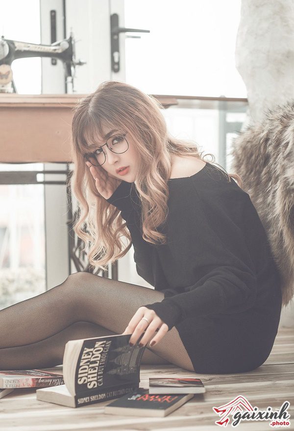 Ảnh Gái Xinh Đeo Mắt Kính hình gái xinh đeo mắt kính tóc dài