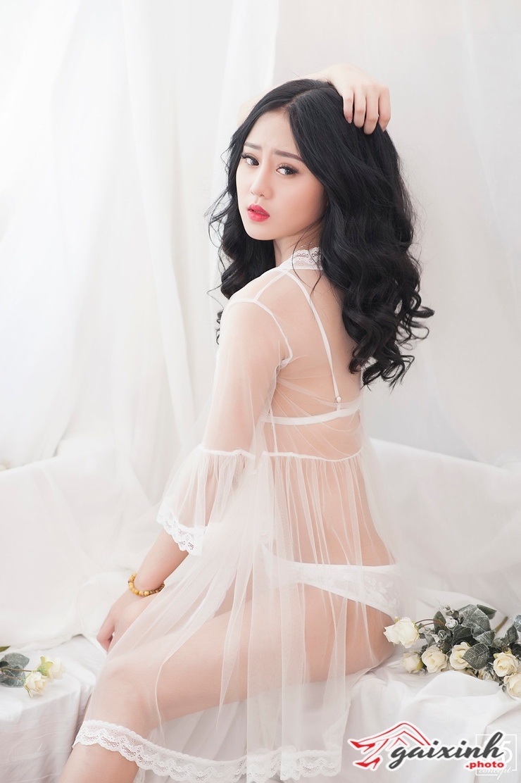 hinh gai xinh mac vay ngu trong suot