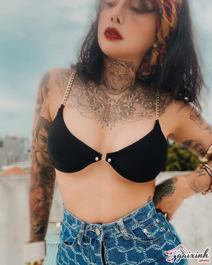 hình xăm ngực đẹp cho nữ