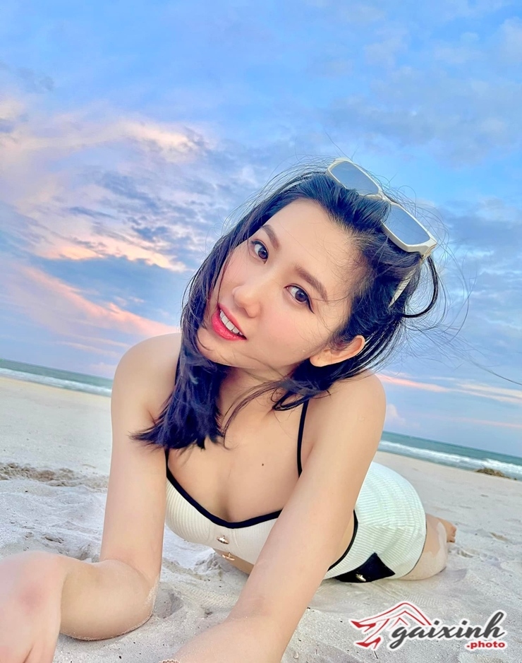 le huynh thuy ngan sexy bikini