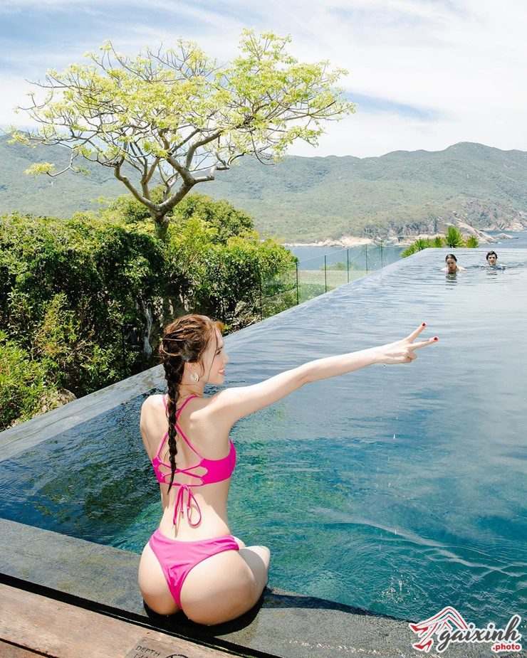 Ngoc-Trinh-Nude-Bg ngoc trinh