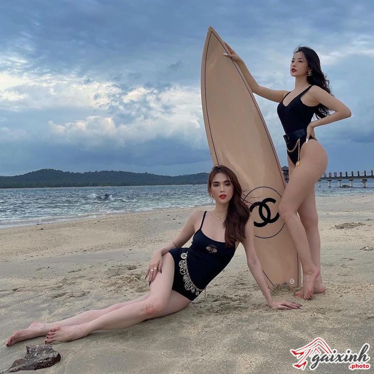 Ngoc-Trinh-Nude-Bg ngoc trinh bikini